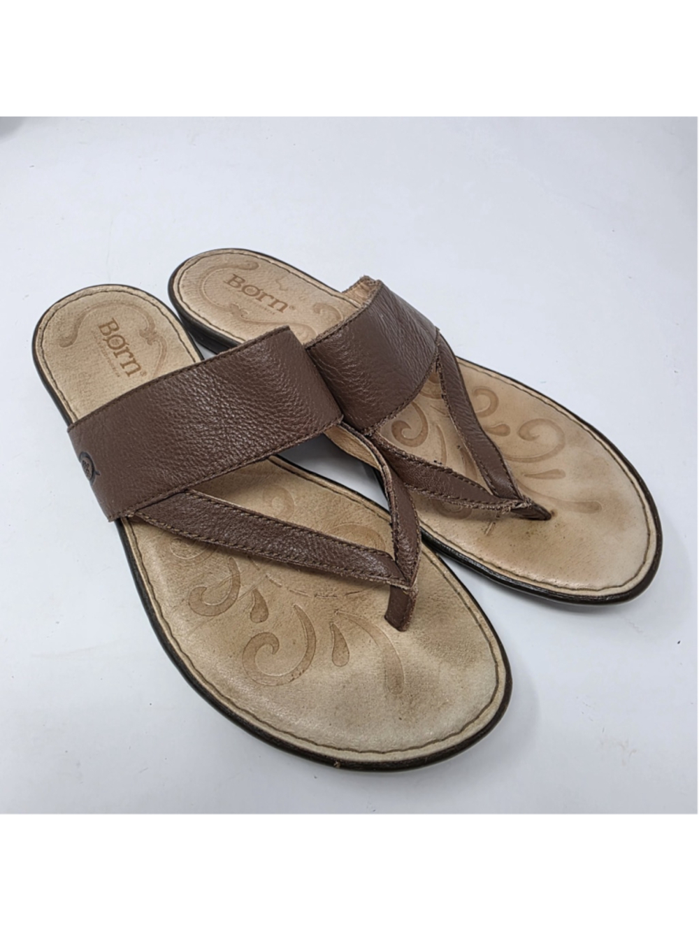 Born Sandals Womens 7 Brown Strap Thong Leather Flats